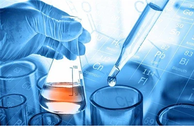 Hovedforskjellen mellom fuktemiddel og dispergeringsmiddel